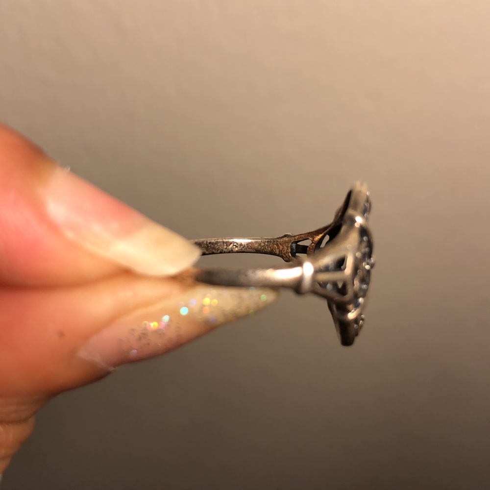 Tarnished floral abstract silver ring size 6.25 - Picture 6 of 7